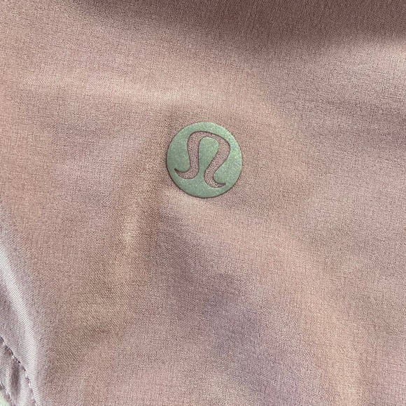 Reversible lululemon shorts excellent condition - Picture 4 of 7